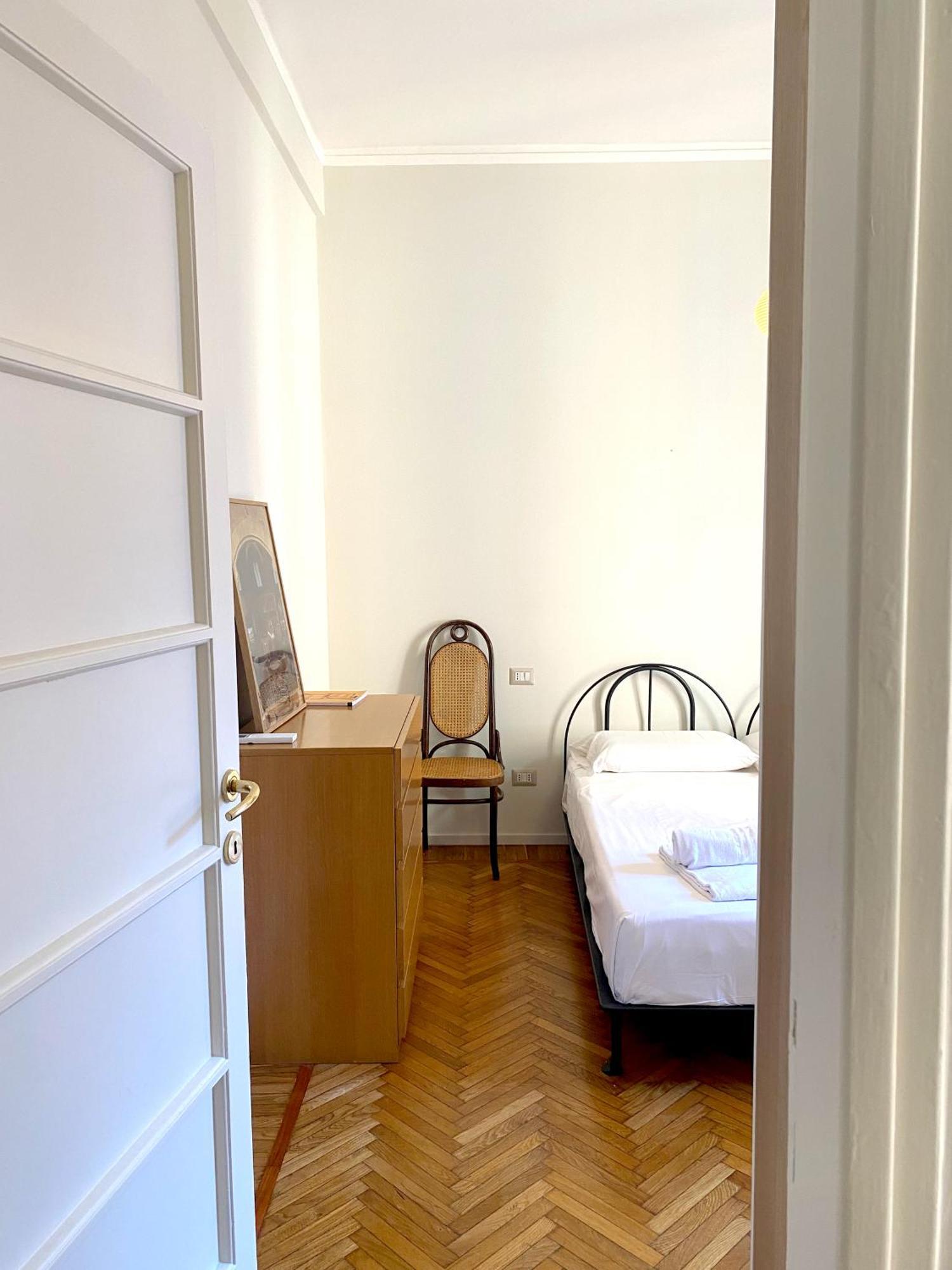 Kibilu - Via Braga - Stazione * Mailand